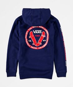 Display your love for your favorite brand in a colorful way with the Old Skool blue hoodie for kids from Vans. Featured in blue colorway, this hoodie comes with a red Vans skateboard logo at the left chest, while the back features the same logo, only much larger. The sleeves are highlighted with "Vans Off The Wall" logo text in red lettering with white checkerboard details at the sides for an iconic look. Vans Old Skool Outfit Men, Old Skool Outfit, Vans Old Skool Outfit, Kappa Clothing, Vans Skateboard, Skateboard Logo, Guys Fashion