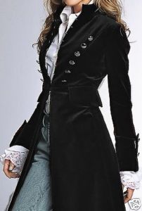 Love the coat but the shirt cuffs put it over the top. <3 Mode Steampunk, Velvet Coat, Steampunk Victorian, Victorian Steampunk, Steampunk Style, Moda Vintage