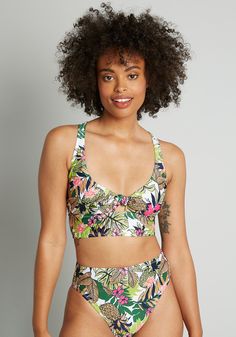 Sporty vibes are met with feminine details to make this white ModCloth namesake label bikini top the quality design that it is. Boasting an exclusive, all over tropical-inspired floral print made-up of green monstera leaves and bright fuschia pink flowers that features coral and navy-blue pineapple motifs scattered throughout, this is a boldly printed crop bikini top that will have you wanting to pair it with as many different bikini bottoms as you can. This bralette features an adjustable tie a Vintage Style Swimwear, Casual Dresses Plus Size, Midi Dress Plus Size, Tunic Hoodie, Beachy Vibes, Vintage Swimwear, Seaside Resort, Monstera Leaves, Feminine Details