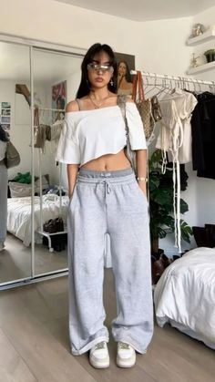 #denim #outfit #inspo #style #fashion #clothes #summer #trendy #ootd #baggy #comfy Baggy Sweatpants Aesthetic, Dancer Street Style, Hip Hop Outfits Dancers, Outfits With Sweatpants, Sweatpants Baggy, Street Style Outfits Casual, Tiktok Outfits, Sweatpants Outfit, Outfit Inspo Casual