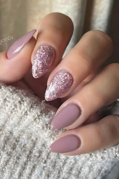 35 Easy Nail Designs To Try At Home And Save Money Mauve Nails, Colorful Nails, Dip Powder Nails, Allergic Reaction, Dipped Nails, Fall Nail