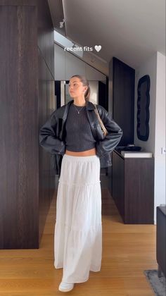 Maxi Skirt Outfit Street Style, White Tiered Maxi Skirt Outfit, White Flowy Maxi Skirt, Black Tiered Skirt Outfit, White Tiered Skirt Outfit, Tiered Maxi Skirt Outfit, White Midi Skirt Outfit, Greece Winter