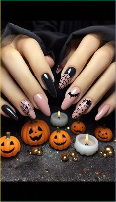 Embrace autumn with pumpkin-colored nails, mixed with soft creams, deep oranges, and a touch of gold shimmer. Halloween Nail Art Easy, Pastel Nail Art, Festive Nail Art, October Nails, Chic Halloween, Creative Nail Designs, Simple Nail Art Designs