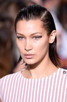 Wet Hair Looks, Hairstyles Slicked, Haircut Ideas Medium Length, Haircut Ideas Medium, Slicked Back Hairstyles, Mid Length Haircuts, Wet Hair Look, Hairstyles For Fall, Wet Look Hair