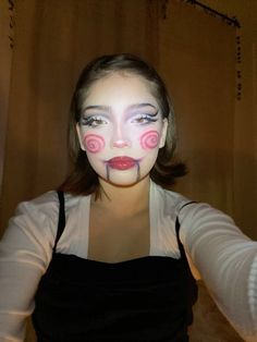 Jigsaw Costume Makeup, Puppet Halloween Makeup, Halloween Costumes Face Makeup, Easy Doll Makeup Halloween, Fun Makeup Ideas Halloween, Makeup Looks Halloween Easy, Jigsaw Makeup Woman, Quick And Easy Halloween Makeup Looks, Billy The Puppet Makeup