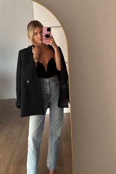 Arielle Lorre Style, Rainy Night Outfit, Blazer With Belt Outfit, Fall Outfits Old Money, New York Fall Outfits, Cute Rainy Day Outfit, Outfit Ideas Brunch, Old Money Outfit Ideas, Arielle Lorre