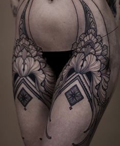 Thigh Tattoo Ideas, Tattoo Ideas Inspiration, Lower Leg Tattoos, Art Nouveau Tattoo, Nouveau Tattoo, 4 Tattoo, Full Body Tattoo, Stomach Tattoos, Tattoo Feminina