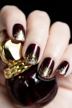 Creative Nail Designs for Holidays --- Gold Glitter Nail Design Holiday Nails Glitter, Blue Glitter Nails, Thanksgiving Nail Designs, Holiday Nails Christmas, Festive Nail Art, Gold Glitter Nails, Holiday Nail Designs, Fall Acrylic Nails, Creative Nail Designs