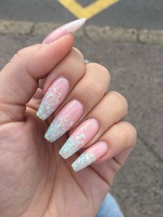 Glitter Baby Boomer Nails, Glitter French Tip Acrylic Nails, Glittery Nude Nails, Ballerina Nails Designs, Unghie Sfumate, Gel Toe Nails, Glittery Nails, Nude Nail Designs, Glitter Gel Nails