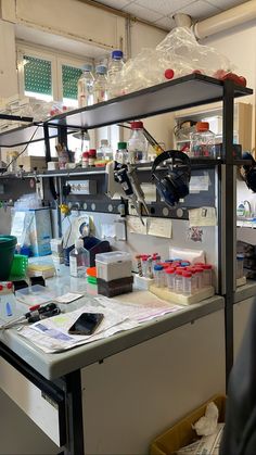 biology lab at sapienza university of rome Clinical Lab Scientist, Lab Job Aesthetic, Marine Biology University, Cell Culture Lab, Lab Work Aesthetic, Biotech Aesthetic, Research Lab Aesthetic, Biology Lab Aesthetic, Lab Research Aesthetic