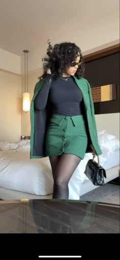 Skirt Suit Black Women, Office Baddie Aesthetic, Baddie Office Outfits Black Women, Elegant Outfits Black Women, Office Outfit Black Women, Corporate Attire Women Skirt, Museum Outfit Black Women, Corporate Baddie Black Women