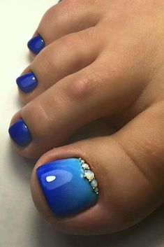 Dessins d'ongles pour des filles vraiment à la mode qui suivent les tendances Beach Toe Nails, Unghie Nail Art, Nail Designs Pictures, Pedicure Ideas