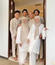 Nurin Afiqah Outfit, Family Wedding Outfits, Bridesmaid Malaysia, Raya Outfit, Diy Fashion Videos, Malay Wedding Dress, Nikah Outfit