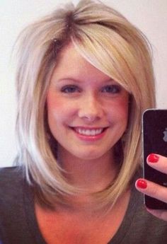 Long bob side swept bangs. This is the cut I want just a tad longer Medium Length Hair Styles With Side Bangs, Popular Haircuts For 2023, Shoulder Bob, Hair Affair, Good Hair Day, Hair Envy, Hair Today, Great Hair, Length Hair