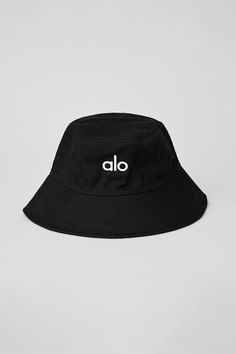 Go free flow with the Weekender Bucket Hat. Lightweight, ultra-comfy and super-soft cotton twill takes you to the studio, store, and brunch. Throw it on or roll it up into your bag, the interior sweatband has an adjustable elastic and stopper. It’s the weekend – go with the flow! Women Bucket Hat, Womens Onesie, Bucket Hat Black, Black Seamless, Gym Fits, Go With The Flow, Fresh Linen, Tank Top Bras, Womens Capris