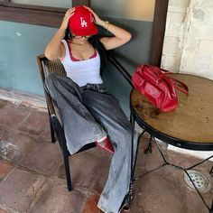 Not our Image - Just Inspo Red Cap Outfit, Street Style Outfits Casual, Fit Aesthetic, Swaggy Outfits, Style Streetwear, High Fashion Street Style, Casual Style Outfits, Lookbook Outfits, Streetwear Outfit