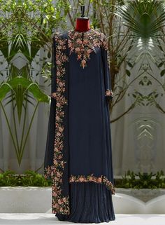 Lehnga With Long Kurti, Crochet Cable Knit, Fashion Frocks, Tailor Design, Extraordinary Fashion, Dresses Pakistani, Crochet Cable, Pakistani Fashion Party Wear, Salwar Kamiz