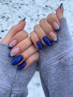 Nail Inspiration January, Nails With Snowflakes Winter, Simple Short Nail Designs Christmas, Nails For Christmas Blue, Christmas Nails New Years, Blue Snowflakes Nails, Blue Nail Designs Winter, Short Christmas Nail Designs Blue, Blue Festive Nails