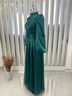 Made from 100% organza chiffon fabric.  product weight is 550 grams.  It is a lined dress.  It is 152 centimeters long. Silk Chiffon Long Wedding Dress, Green Chiffon Evening Dress For Banquet, Green Chiffon Evening Dress For Wedding Guest, Wedding Silk Chiffon Long Dress, Green Chiffon Long Sleeve Dress, Green Chiffon Long Sleeve Maxi Dress, Long Sleeve Green Chiffon Dress, Green Long Sleeve Chiffon Dress, Wedding Long Silk Chiffon Dress