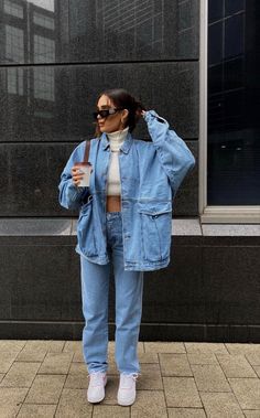 Blue Jean Jacket Outfits, Cropped Denim Jacket Outfit, Oversized Denim Jacket Outfit, Winter Jacket Outfits, Jacket Outfit Women, Jean Jacket Outfits, Denim Jacket Outfit, Skandinavian Fashion