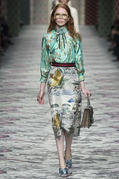 Gucci Spring 2016. See the entire collection on Vogue.com #asianinfluence #surfacedesign 2016 Ready To Wear, Gucci Spring, Paris Couture, Alessandro Michele, Runway Collection, Spring Summer 2016, Looks Style