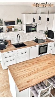 Make the most of your countertops without sacrificing style. Interior Design Per La Casa, Counter Tops, Kitchen Remodel Idea, Beautiful Kitchens, Diy Kitchen