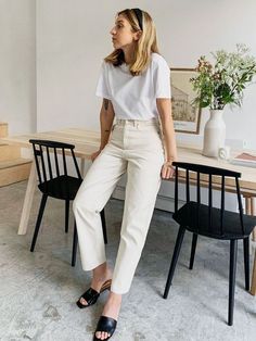 Brittany Bathgate, Minimalist Moda, Neutral Capsule Wardrobe, Looks Jeans, Look Jean, Beige Jeans, Jeans Beige