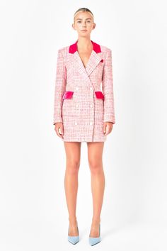 This tweed blazer combines a classic style with modern elements and has details like velvet trim and pearl buttons. The high-quality tweed fabric is made with various shades and a touch of sequins. V neckline Shoulder pads Notched velvet and tweed collar Double-breasted style Features gold-trimmed pearl buttons Long sl Pink Tweed Outfit, Tweed Blazer Dress, Hoco Court, Pink Suits, Tweed Fashion, Blazer Dresses, Queen Outfits, Tweed Outfit, Tweed Mini Dress