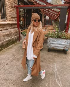 Hip Mom Outfits, Cool Outfits Women, 30 Year Old Fashion Women, Boho Winter Fashion, Texas Outfits, Mantel Outfit, Casual Winter Outfits