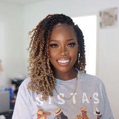 Crotchet Braid Styles, Crochet Passion Twist Hairstyles Short, Tiana Passion Twist, Crochet Weave Hairstyles, Passion Twists Crochet, Twists Crochet Braids, Crochet Passion Twist, Twists Crochet, Faux Braids