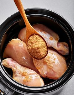 Drop in chicken and a scoop of brown sugar into the slow cooker to rustle up a dish just like the one from your preferred takeout spot. Slow Cooker Kitchen, Slow Cooker Chicken Thighs, Colored Sugar, Chicken Slow Cooker Recipes, Crock Pot Slow Cooker, Crockpot Recipes Slow Cooker, Crockpot Meals