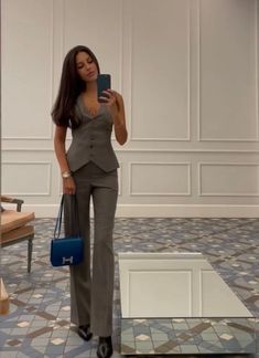 Explore corporate baddie outfits. Find stylish and professional clothing options that combine corporate elegance with a bold, confident edge. Basic Elegant Outfits, Lawyer Outfit Aesthetic, Outfits Classy Elegant, Casual Baddie, Corporate Girly, Mock Trial, Y2k Office, Stylish Fits, Corporate Baddie