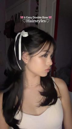 Double Ribbon Hairstyle, Hair Styles For Hair Down, Bow On Hair Hairstyles, Hairstyle With Two Bows, How To Do Ribbon Bows, Hairstyles For Field Trips, Two Bows In Hair, Small Bows In Hair, Bows On Hair