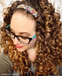 Hairstyle With Headband, Messy Bob Hairstyles, Girl Hairstyle, Beautiful Hair Accessories, Curly Girl Method, Easy Hair, Curly Hair Tips, Hair Gel