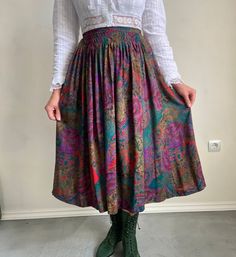 "Lovely  floral print pleated skirt. Perfect fit! Great condition.  Composition: Viscose.  Condition: great vintage condition.  **Size DE 46.  please see measurements (lying flat): waist-44cm/17,3\" full length-76cm/29,9\". Model is size M and 170 cm 66.8\" height , bust 89cm/35.0\", waist 78cm/30,7\", hips 99cm/39.0\", The skirt is large for me.  **Great Vintage condition! No holes or spots!! **This item will come to you freshly laundered and ready to wear." Flowy Long Floral Print Pleated Skirt, Vintage Floral Print Long Maxi Skirt, Vintage Floral Print Maxi Skirt, Vintage Tiered Skirt With Floral Print, Vintage Relaxed Pleated Maxi Skirt, Vintage Floral Print Skirt For Fall, Vintage Flowy Lined Maxi Skirt, Patterned Floral Print Long Skirt, Vintage Flowy Full Skirt