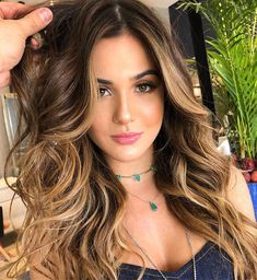 Morena iluminada!!! Para inspirar vocês, com minha linda @closetdonnaana co Hombre Hair, Hair Lights, Blond Balayage, Balayage Hair Blonde, Light Hair Color, Hairdo For Long Hair, Light Hair, The Salon, Blonde Balayage