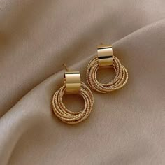 Dorothy Dandridge, Metallic Gold Color, Korean Jewelry, Small Circle, Circle Earrings Studs, Party Earrings, Circle Studs, Fashion Wedding