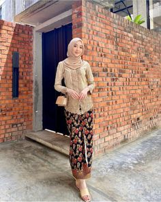 Ootd Kebaya Hijab, Kutu Baru Modern, Model Kebaya Wisuda, Dress Muslim Modern, Kebaya Wedding, Kebaya Brokat