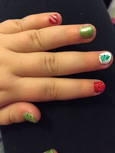 Diy Christmas Nails Easy, Christmas Candy Nails, Holiday Nails Diy, Nail Art For Kids, Kids Nail Designs, Santa Nails