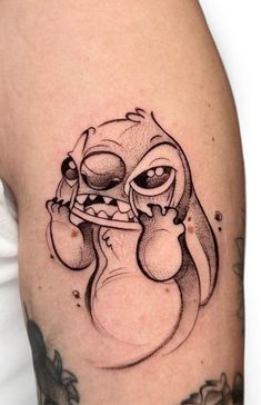 Angry Stitch, Tree Tattoo Ankle, Disney Stitch Tattoo, Lilo And Stitch Tattoo, Sketch Tattoos, Sketchy Tattoo, Disney Sleeve, Evil Tattoo, Stitch Tattoo