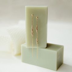 Rho Earrings are asymmetrical in design, with each earring featuring two different scattered segments of Abacus Row signature bubble pattern beadwork on 14k gold-filled chain. One side has one segment with slightly bigger bubble beads and the other has two segments of smaller bubble beads. Love the wabi sabi design! If item is out of stock, it can be ordered. Feel free to inquire! Jewelry Product Shots, Creative Jewelry Photography, Jewelry Photography Styling, Jewelry Photoshoot, Jewelry Photography, Creative Jewelry, California Usa, Gold Filled Chain, Jewellery Display