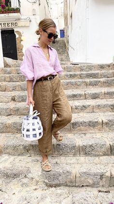 Ibiza Series | 11.08.2021 - Espradilles Outfit Style, Linen Summer Outfits, Summer Outfit Inspiration, Summer Chic, Minimal Chic, Colored Pants, Weekend Outfit, Comfy Fashion