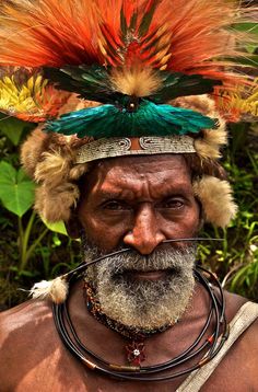 Tribes Of The World, Desain Editorial, Indigenous Tribes, Photographs Of People, Pictures Of People, New Guinea, People Of The World, World Cultures, Interesting Faces