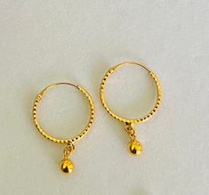 Plain balls dangling earrings  916 Gold Gold purity:  916 gold  Hallmark: 916 stamped  Weight : 1.34 grams Colour: yellow gold Appx Size: 15mm in diameter. pls see pic with ruler Design : cute balls dangling earrings Note: Final gold weight may vary by 0.10g +/- depending on stocks availability.  BN Authentic 916 gold  FAQs Q: Is it real gold? A: yes it's real authentic genuine 916 gold  Q: can pawn? A: yes it's pawnable ⭐️GoForGold⭐️ Gold Bali Design, Gold Bali, Diamond Earrings Design, Bali Earrings, Crochet Lace Edging, Wrap Earrings, Earrings Design, Gold Earrings Designs, Colour Yellow