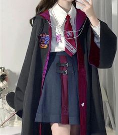 Griffindor Outfits Uniform, Harry Potter Uniform, Mode Indie, Hogwarts Uniform, Stile Harry Potter, Hogwarts Outfits, Harry Potter Outfits