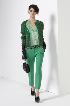 diane_von_furstenberg_runway Green Couture, Colors Outfit, Light Color Jeans, Pre Fall Fashion, Monochromatic Outfit, Color Trends Fashion, Fashion Articles, Aesthetic Inspiration, Fall Collection