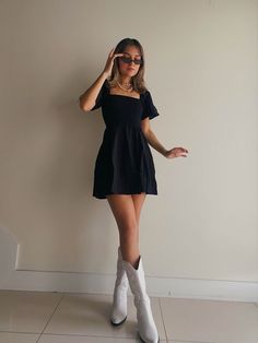 Black Dresses Western, Outfits White Cowboy Boots, Black Dress And White Boots, Outfit Ideas Cowgirl Boots, Cowboy Boots With A Dress, Fancy Cowboy Boots Outfit, Cowgirl Boots And Dress Outfit Wedding, Cute Dress With Cowboy Boots, White Cowboy Boots Dress