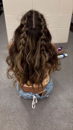 Country Hairstyles Curly Hair, Cute Hairstyles Country Concert, Cute Country Girl Hairstyles, Fairy Vibe Hairstyles, Cowgirl Hair Styles Country Braids, Concert Hairstyles, Peinados Fáciles Para Cabello Corto, Hairdos For Curly Hair, Penteado Cabelo Curto