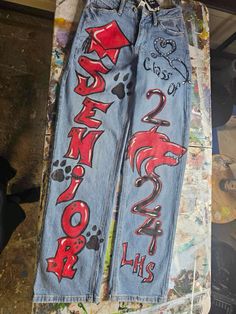 senior pictures outfit idea Airbrush Senior Pants, Senior Jeans Red White Black, Senior Jeans Black And Gold, Senior Canvas Ideas, Senior Jeans Spiderman, Senior Drawing Ideas, Senior Pants Ideas Paint