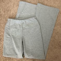 These Gray Flare Leggings Are From Shein In Size Xs. They Have Never Been Worn And Still Have The Tags Attached. Grey Flared Leggings Outfit Latina, Gray Flared Leggings, Gray Flare Leggings, Slay Clothes, Shein Accessories, Cute Pajama Sets, Low Rise Pants, Shein Pants, Flared Leggings